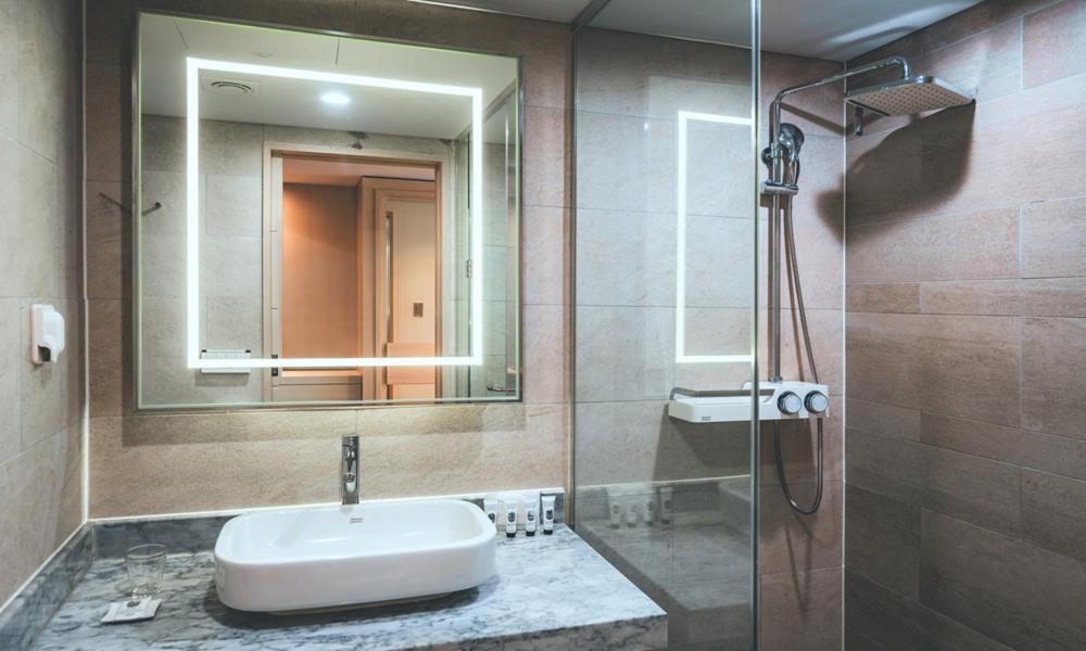 Wonju City Hotel Hyeoksin エクステリア 写真
