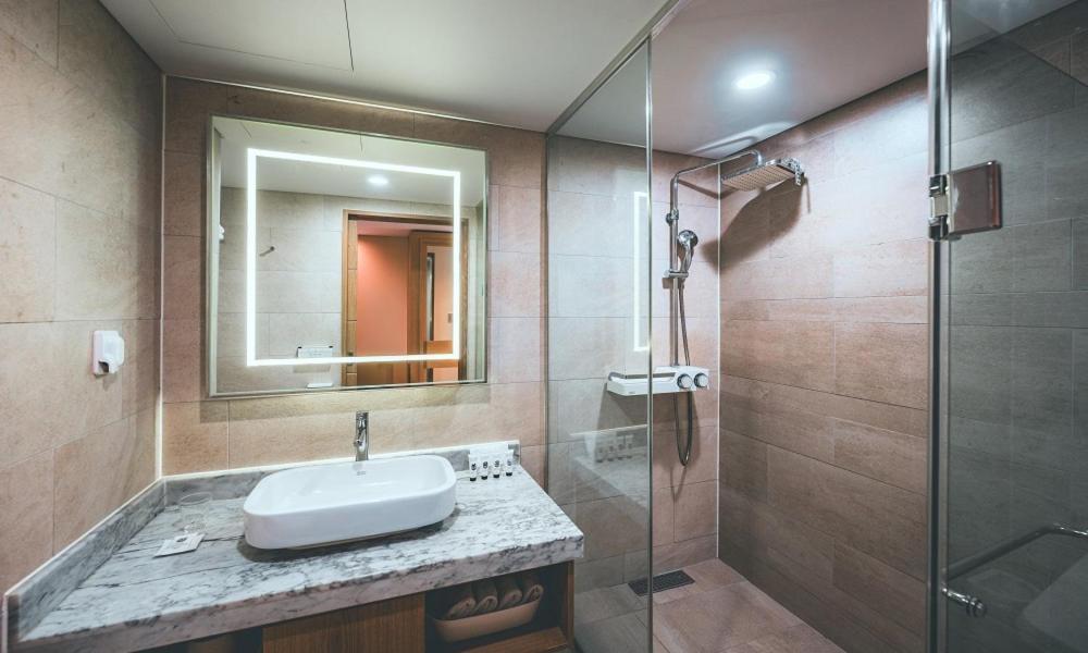 Wonju City Hotel Hyeoksin エクステリア 写真